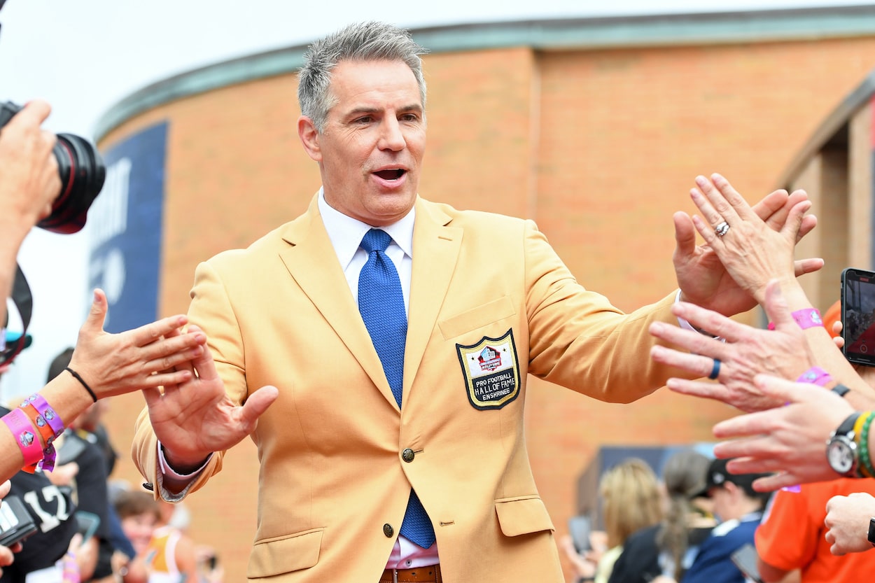 Kurt Warner celebrates with fans.