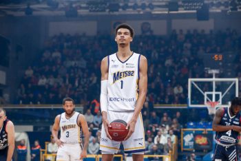 Victor Wembanyama prepares to shoot a free throw.