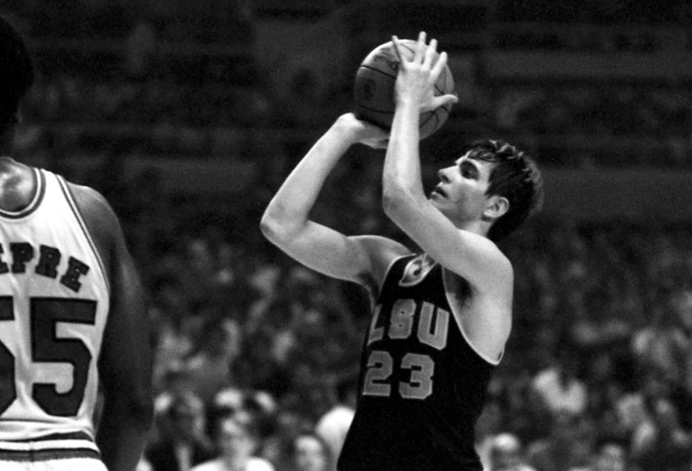 Guard Pistol Pete Maravich of the New Orleans Jazz jumps for a lay  News Photo - Getty Images