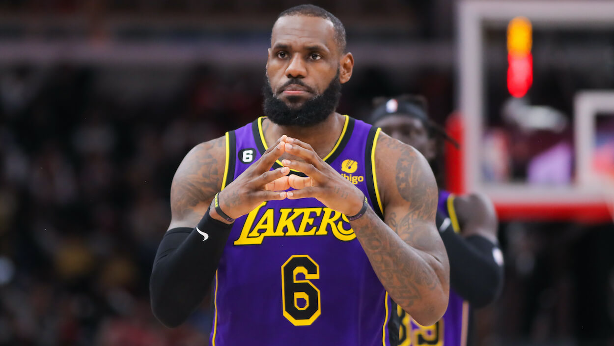 LeBron James still has blue check on Twitter despite not paying for it