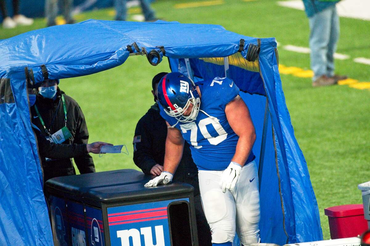 How Do NFL Players Go To The Bathroom During A Game 