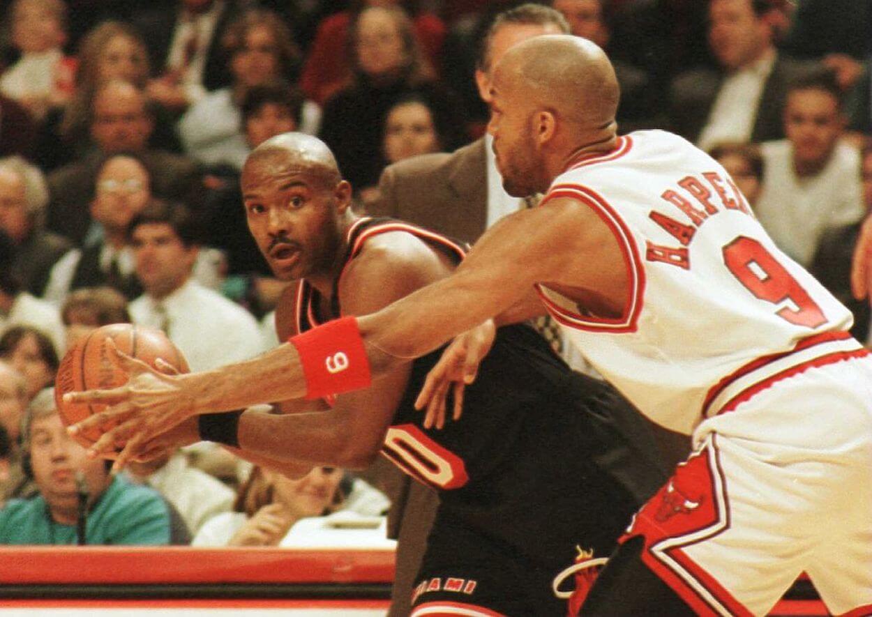 Ron Harper (R) plays tight defense during his time with the Chicago Bulls