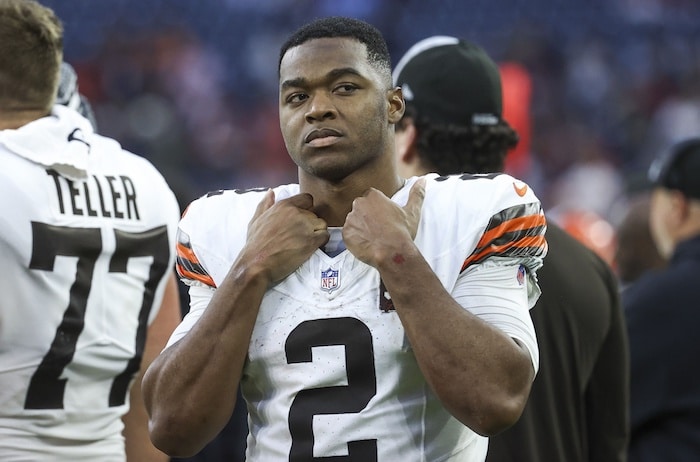 Cleveland Browns wide receiver Amari Cooper (2) on the sideline.