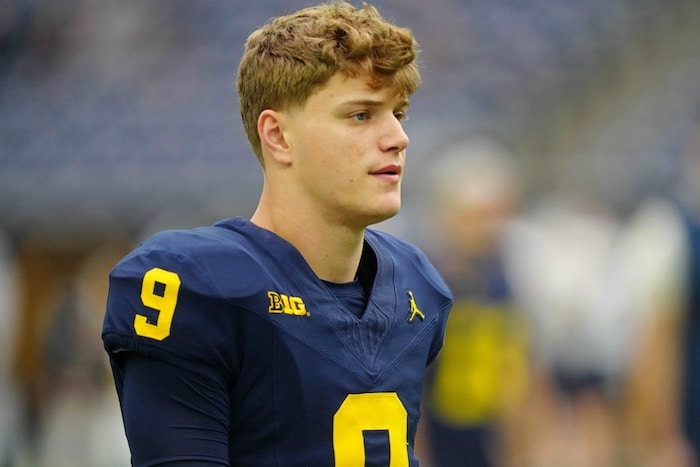 Michigan Wolverines quarterback J.J. McCarthy (9)