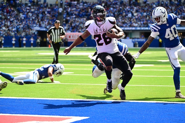 Houston Texans running back Joe Mixon (28) runs the ball in for a touchdown.