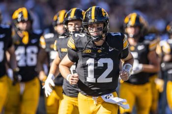 Iowa Hawkeyes football pic