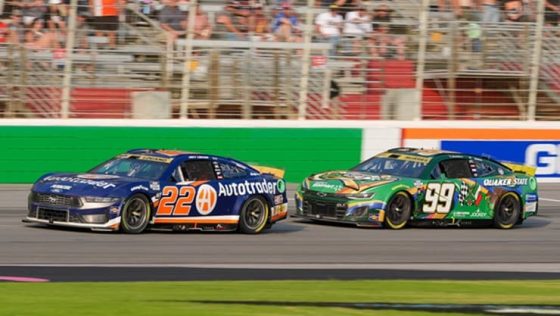 Joey Logano races daniel suarez at atlanta summer (1)