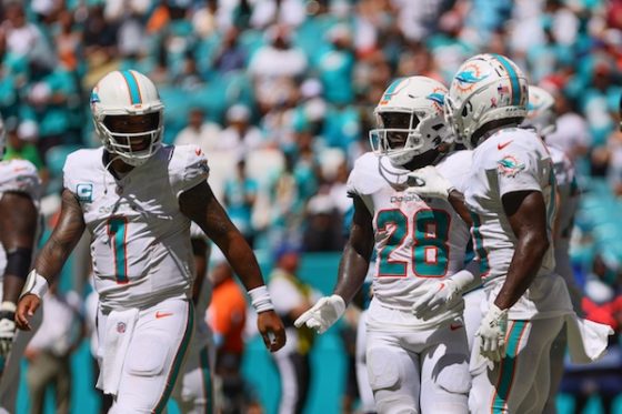 Miami Dolphins running back De'Von Achane (28.