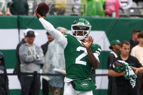 New York Jets quarterback Tyrod Taylor (2).