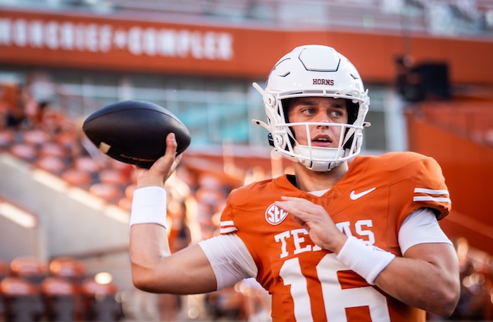 exas Longhorns quarterback Arch Manning (16).