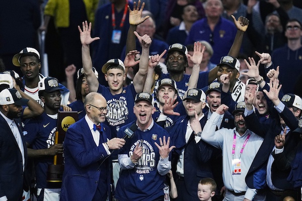 Connecticut Huskies head coach Dan Hurley celebrates.