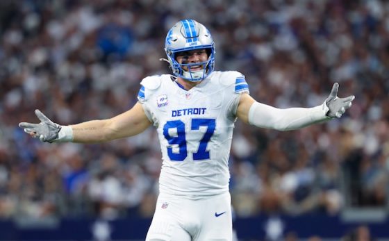 Detroit Lions defensive end Aidan Hutchinson puts his arms up.