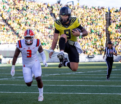 Oregon quarterback Dillon Gabriel.