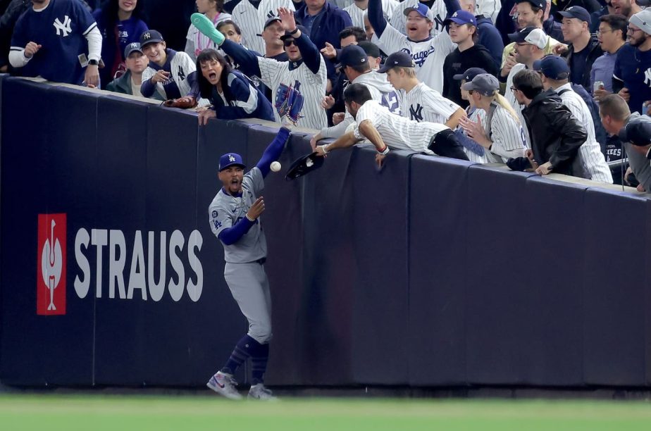 Yankees fan interferes, grabs ball from Dodgers' Betts