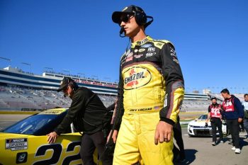 cup joey logano walking pit row lv (1)