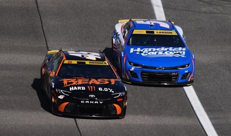 cup larson and riddick racing at homestead playoff (1)