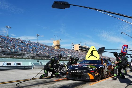 cup tyler reddick pit stop homestead playoff win (1)