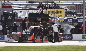 truck conner jones in pit row (1)