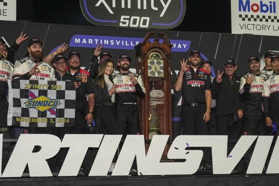 cup blaney wins clock at martinsville (1)