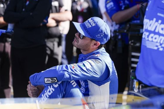 cup kyle larson sits in pit row (1)